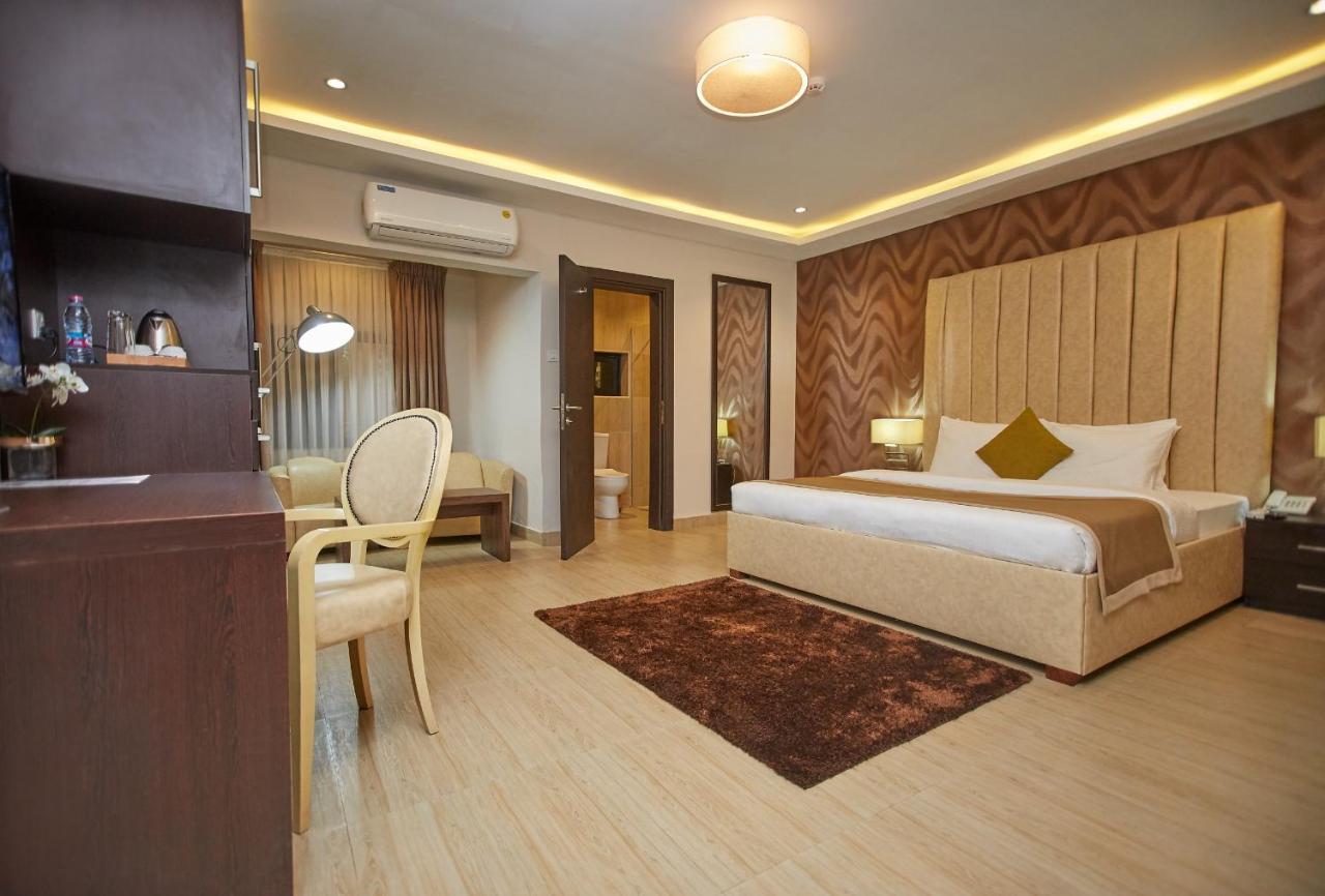 The Cabin Hotel Accra Exteriör bild