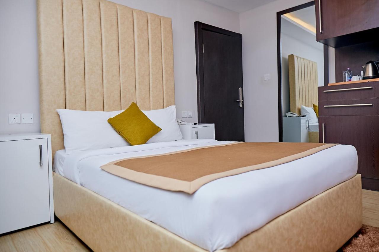 The Cabin Hotel Accra Exteriör bild