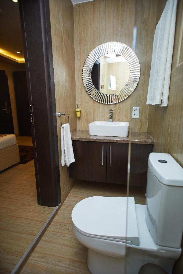 The Cabin Hotel Accra Exteriör bild