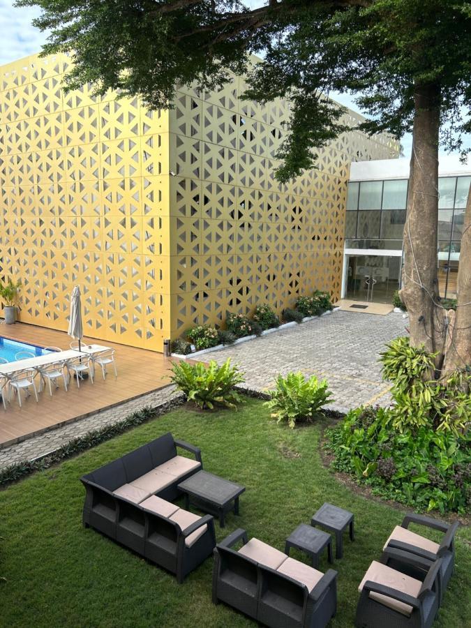The Cabin Hotel Accra Exteriör bild