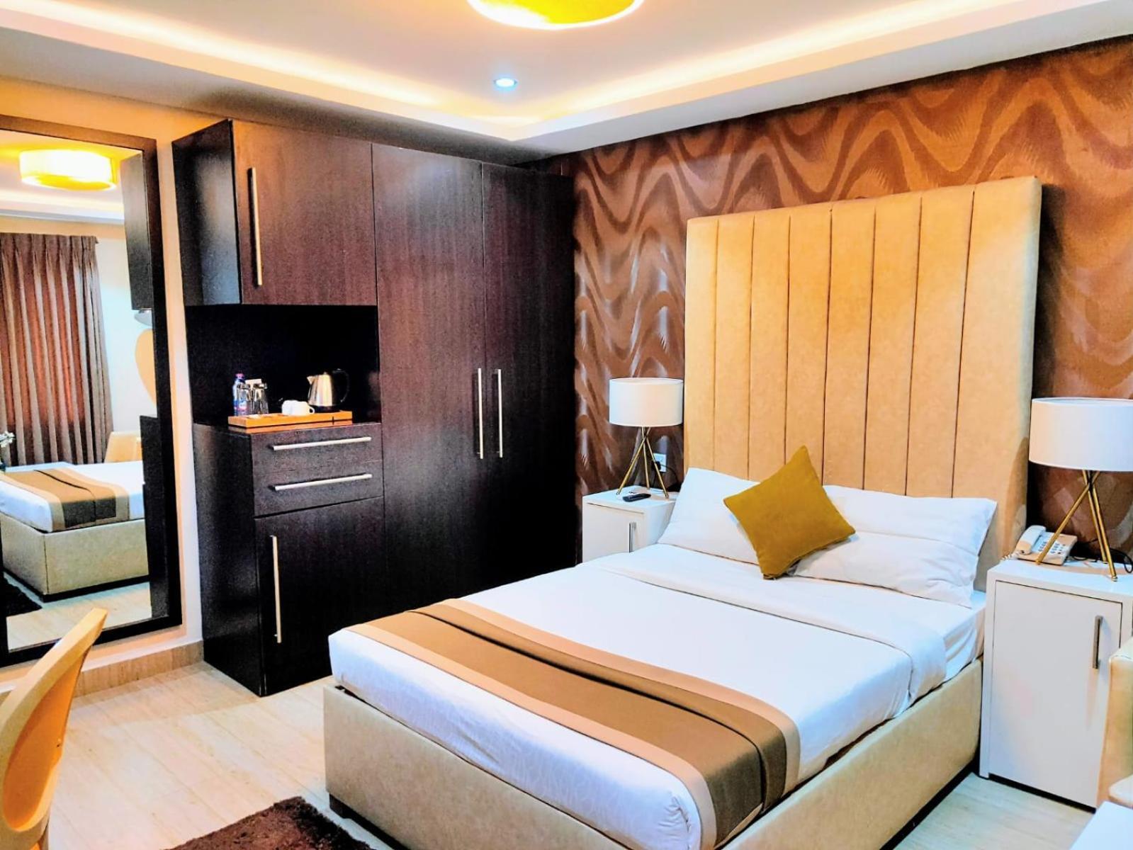 The Cabin Hotel Accra Exteriör bild