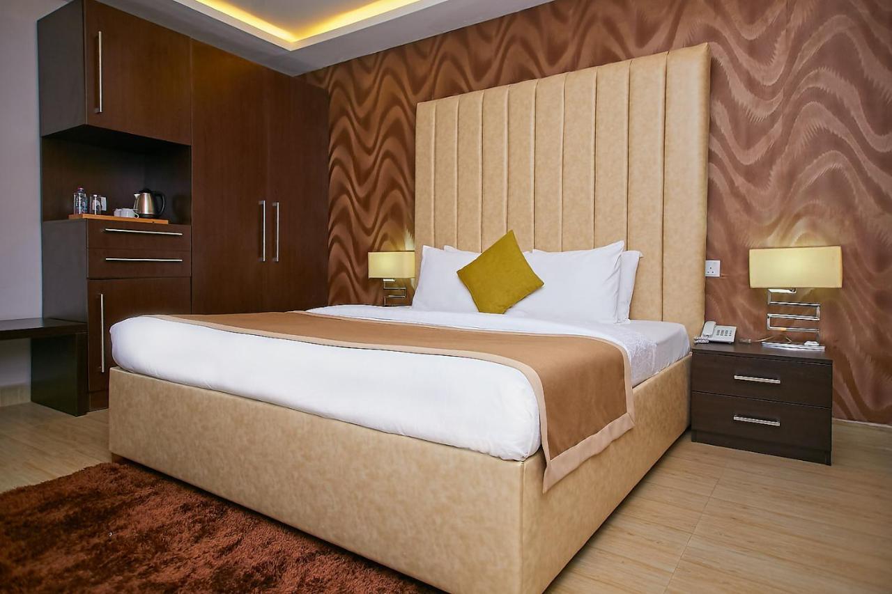 The Cabin Hotel Accra Exteriör bild